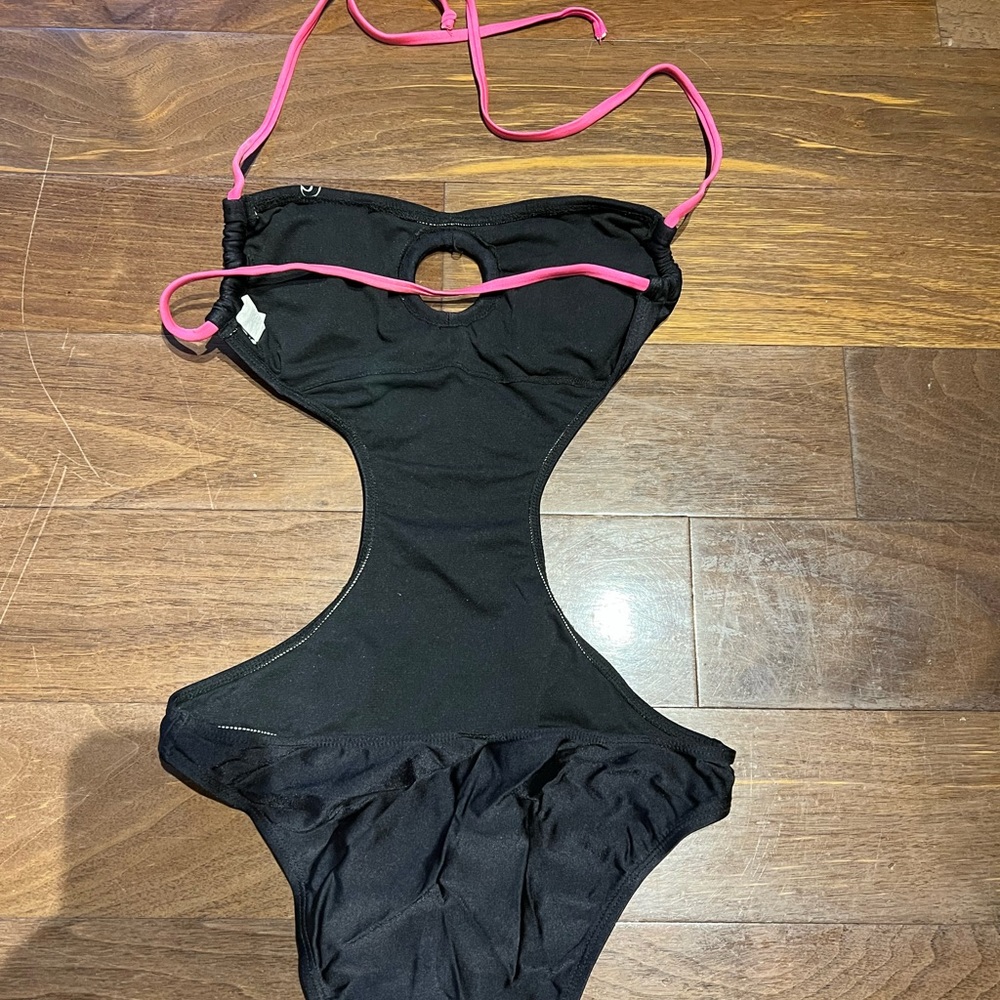 Swimsuit - Picture 3 of 3